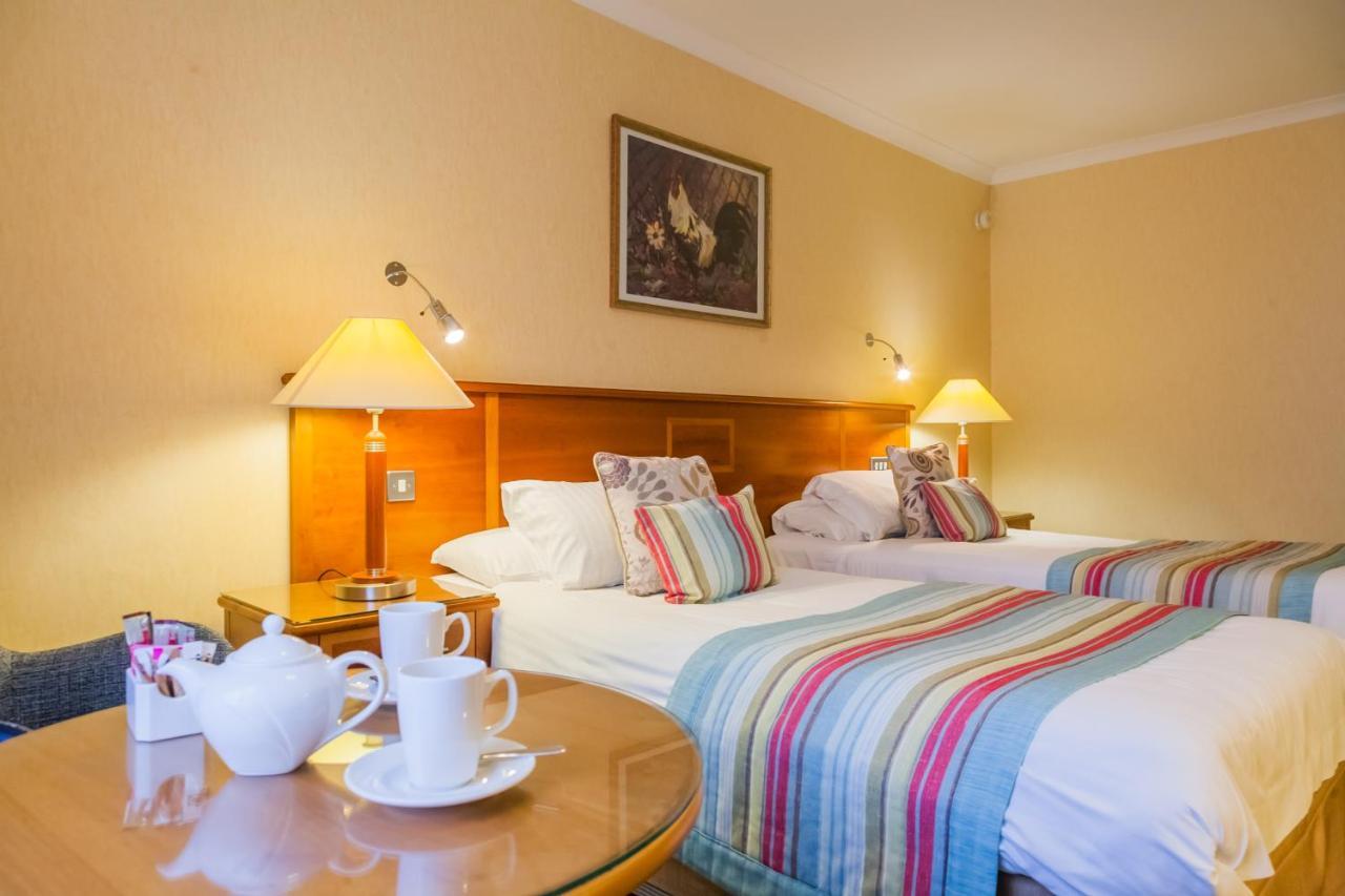 Swindon Blunsdon House Hotel, BW Premier Collection Bagian luar foto