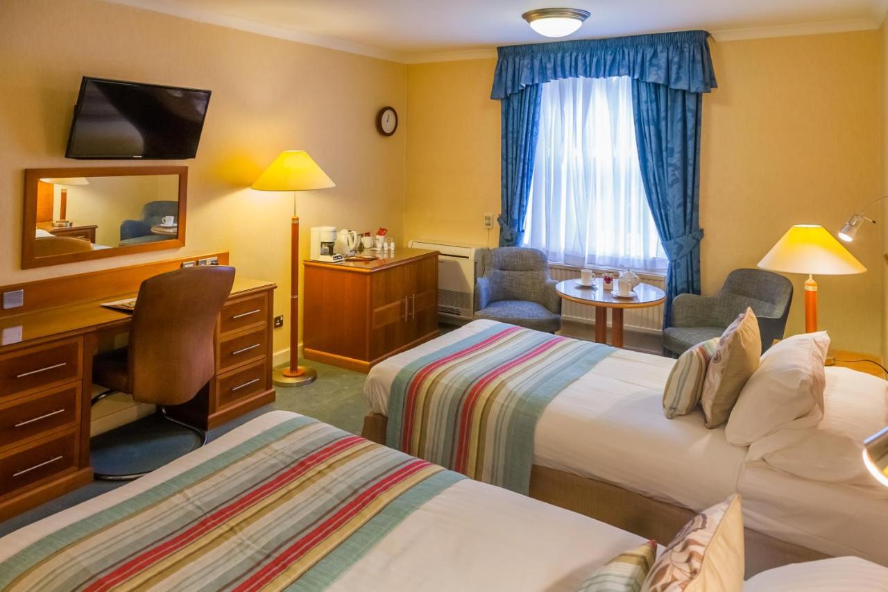 Swindon Blunsdon House Hotel, BW Premier Collection Bagian luar foto